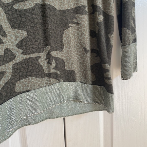 Green cameo sweater - Picture 5 of 8